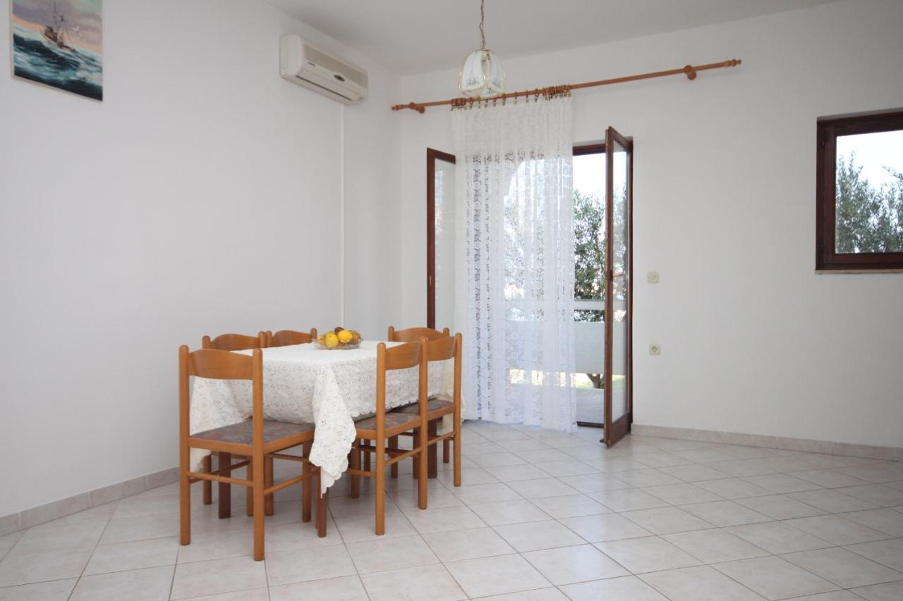Apartments By The Sea Kustici, Pag - 6353 Zubovici Exterior photo